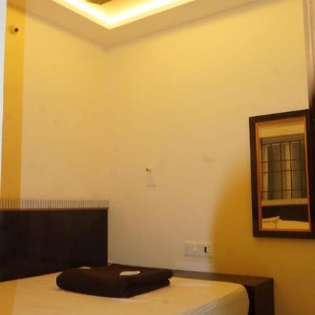 ホテル Sri Vasavi Residency Rāmeswaram エクステリア 写真
